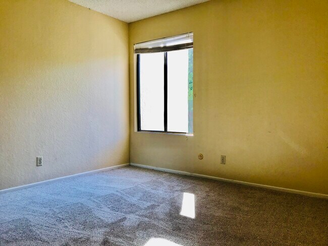 Building Photo - 8365 Westmore Rd