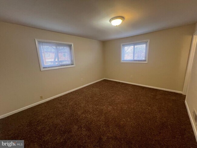 Building Photo - 800 Jefferson St NE