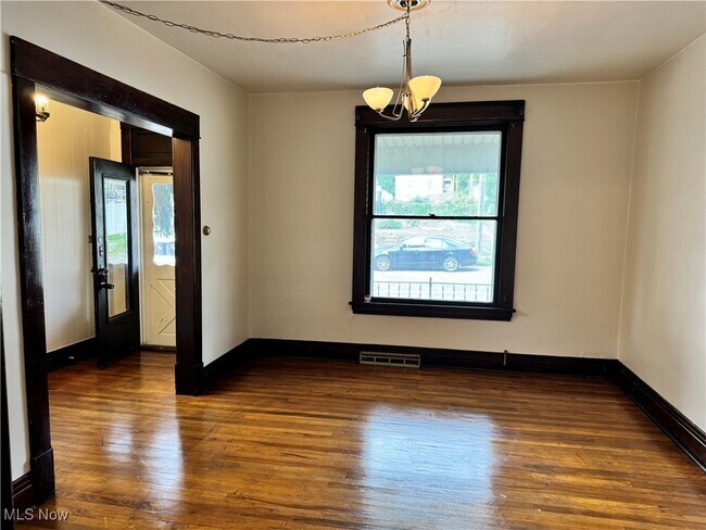 Building Photo - 110 S 8th St
