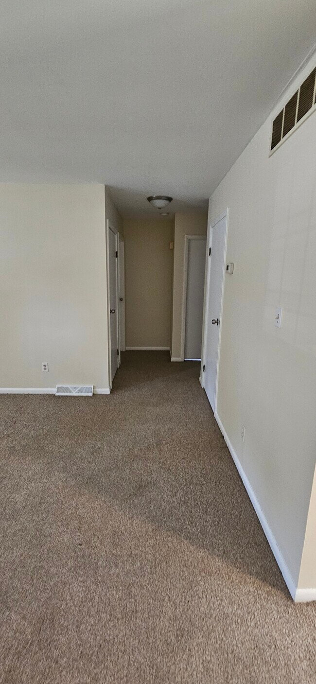 living room to hall - 920 Southline Dr