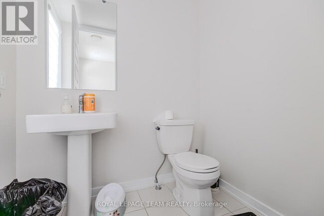 Building Photo - 621 Alopex Row