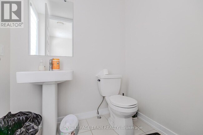 Photo du bâtiment - 621 Alopex Row