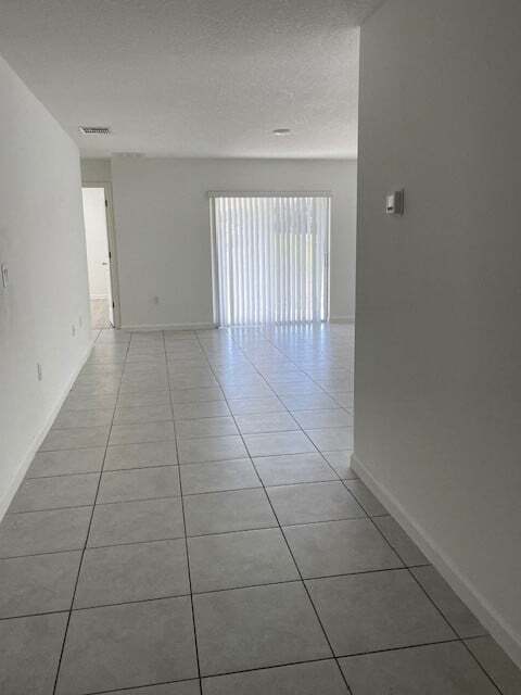Foto del edificio - 1429 Lucerne Loop Road NE