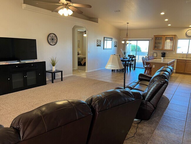 Foto del edificio - 3 Bedroom - 3 Bath Furnished Home