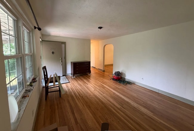 Building Photo - Dormont One-Level Ranch-2 bedrooms/2 bathrooms