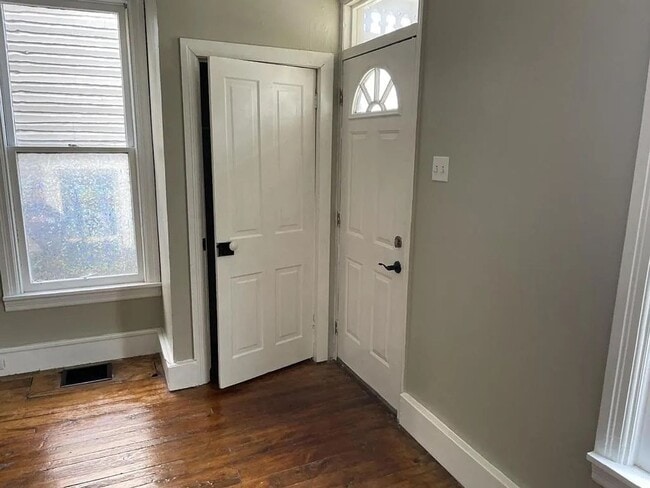 Building Photo - 3-bedroom, 1 full bath Victorian home in Newport, PA