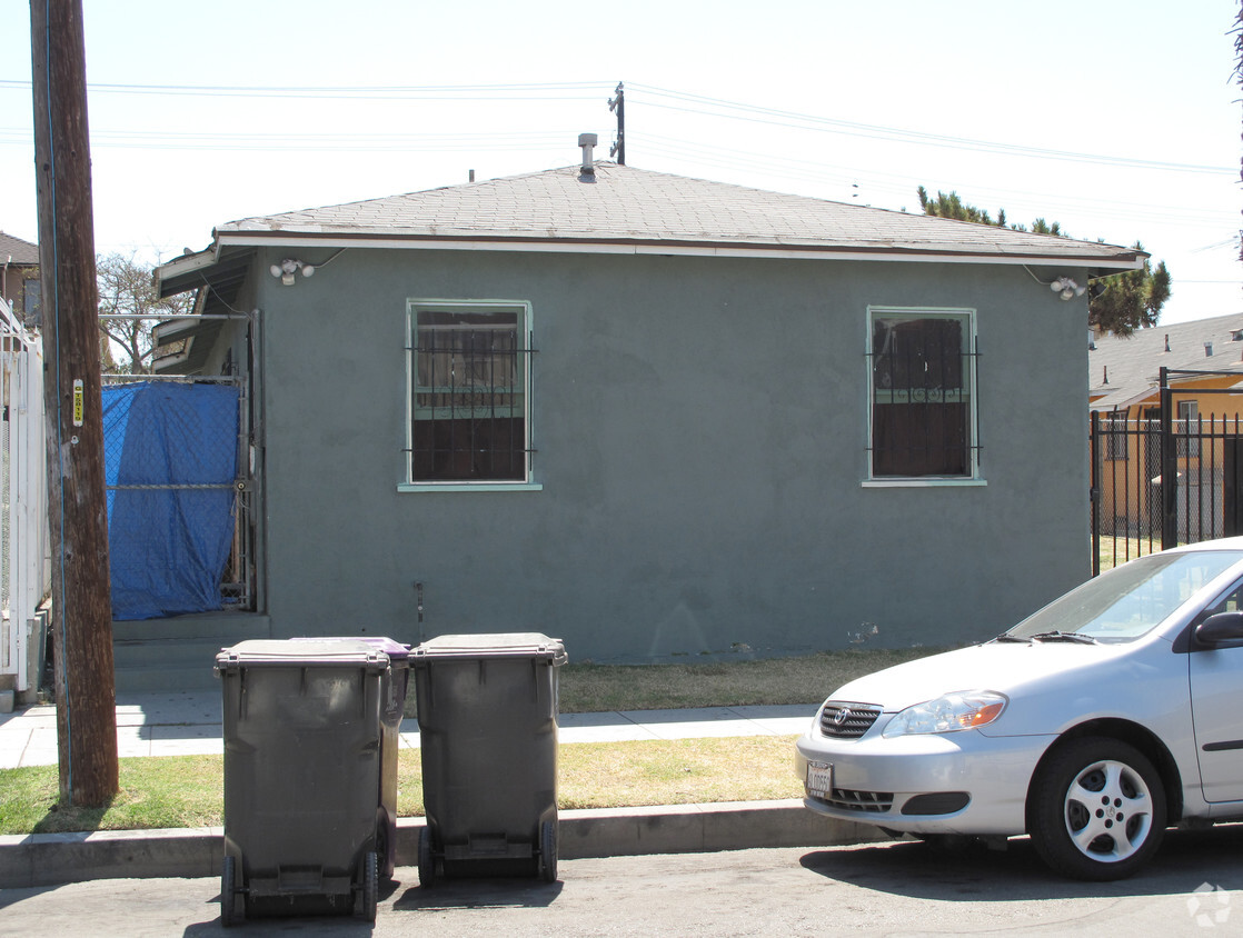 Foto del edificio - 1866-1870 Henderson Ave