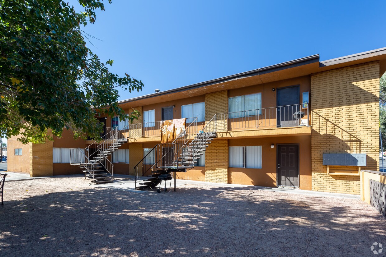 Building Photo - 1075 E Desert Inn Rd