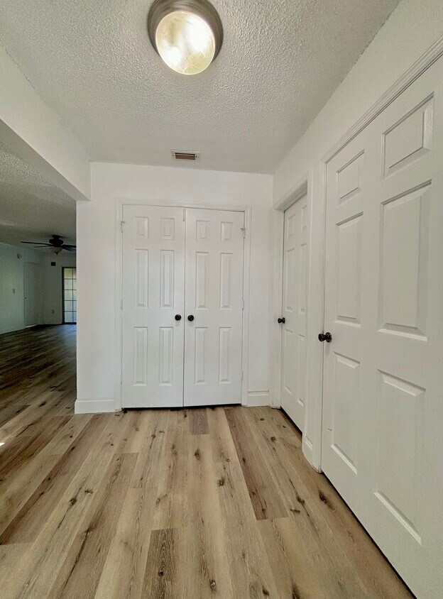 Entry Way - 3216 Clubside Dr