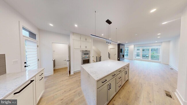 Building Photo - 5617 Vermillion Cir