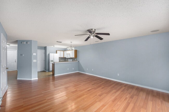 Foto del edificio - 8431 Edgewater Place Blvd