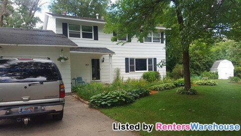 Primary Photo - 807 Oak Cir