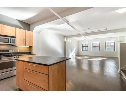Building Photo - 453 Washington St