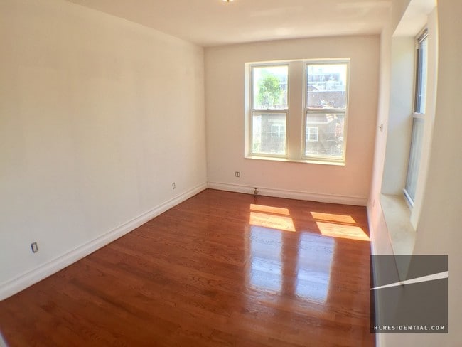 Building Photo - 1859 Ditmars Blvd