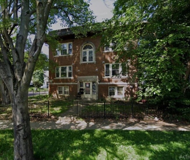 Foto del edificio - 111 Hollinger Ave