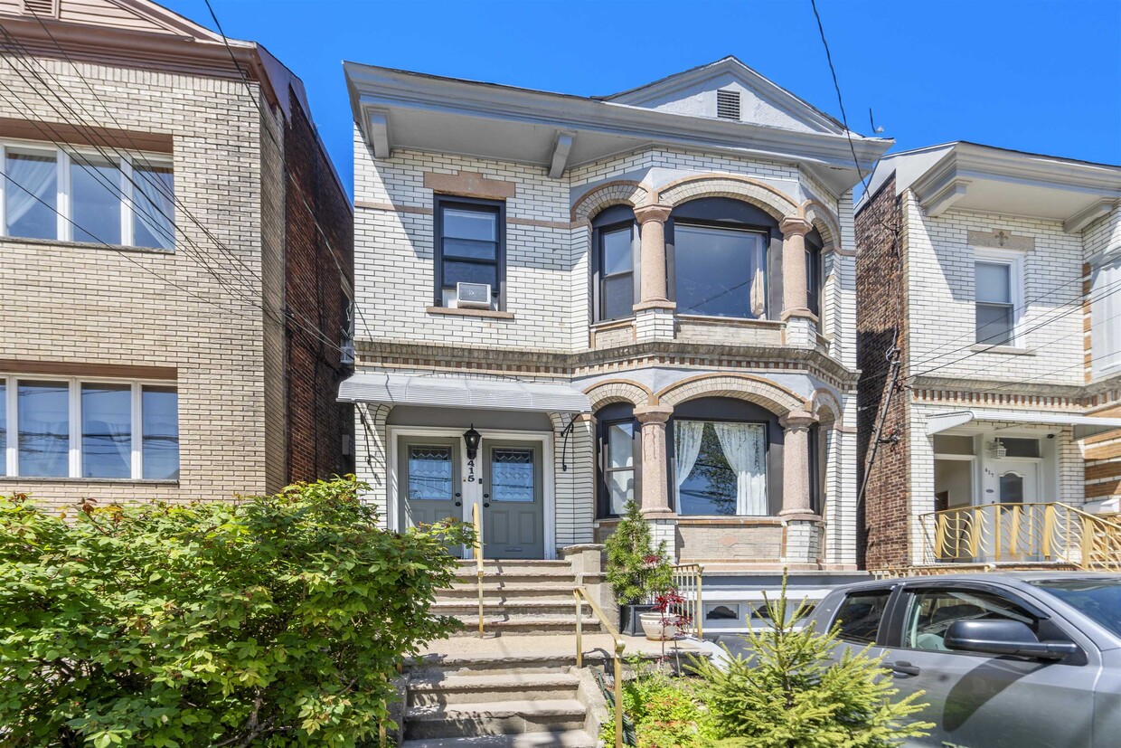 Primary Photo - 415 Gregory Ave