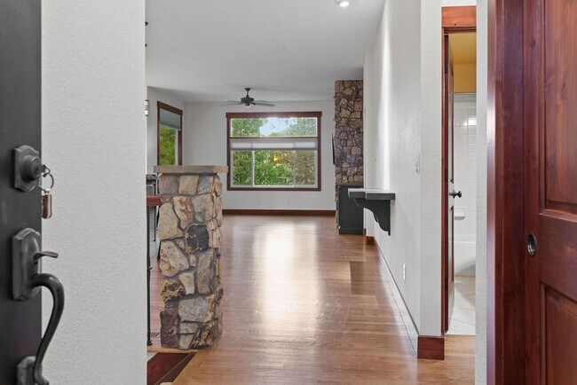 Building Photo - Beautiful Ranch-Style Home in Paragon Poin...