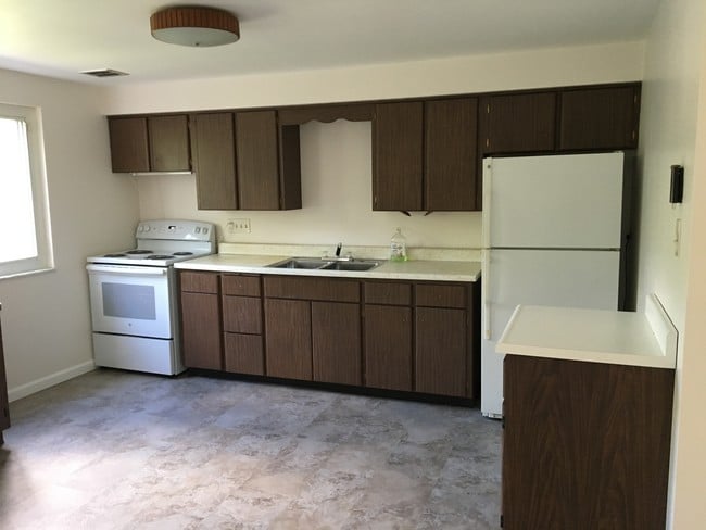Kitchen - 544 Craighead St