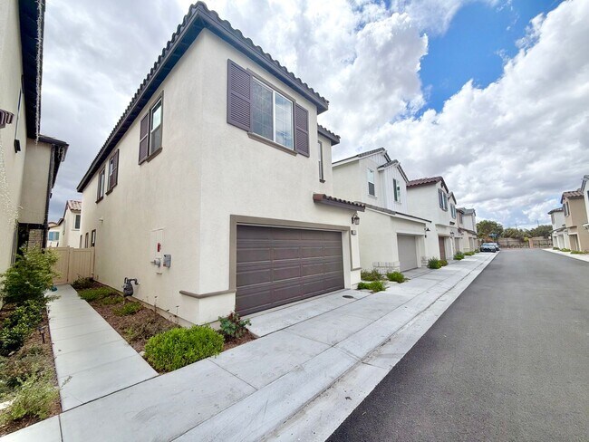 Foto del edificio - Iris Park Gem | 4 Bedrooms, Loft, and Modern Upgrades Throughout
