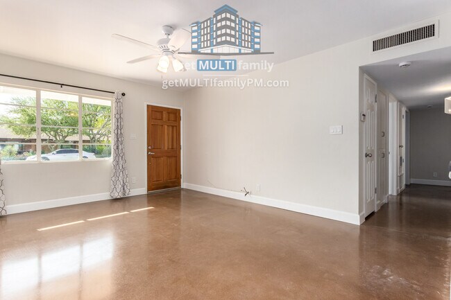 Foto del edificio - 2618 E Pierson St