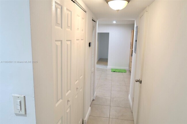 Foto del edificio - 8002 SW 5th St