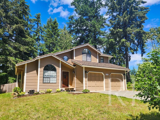 Building Photo - Ridgetop Home in Quiet Neighborhood