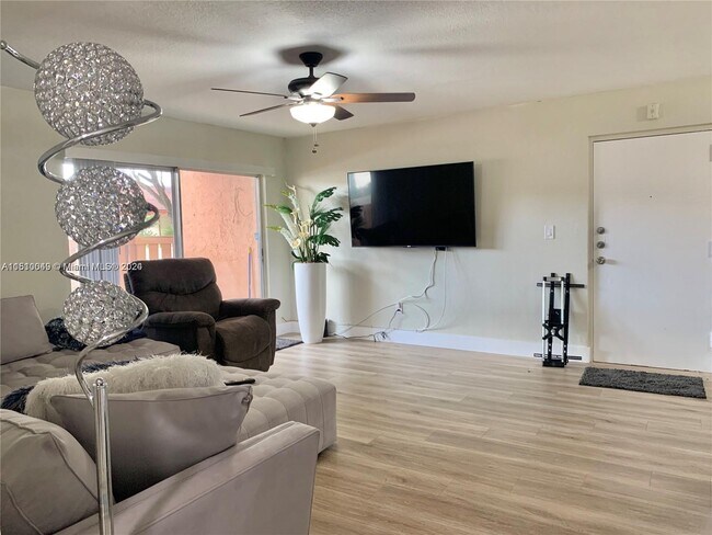 Building Photo - 7105 Miami Lakes Dr