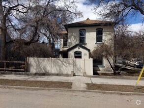 Building Photo - 320 N Davis St