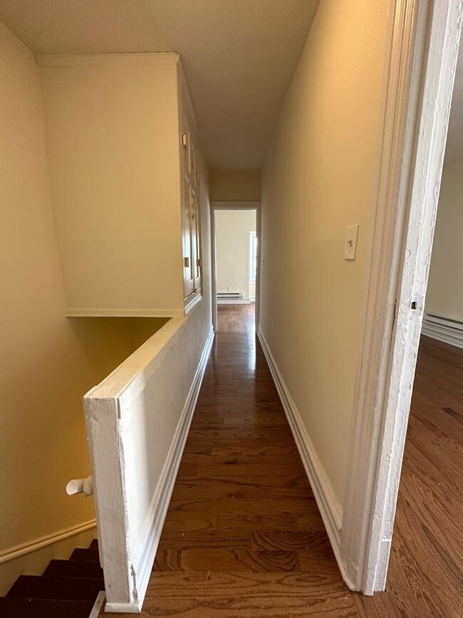 Building Photo - 622 W Chew St