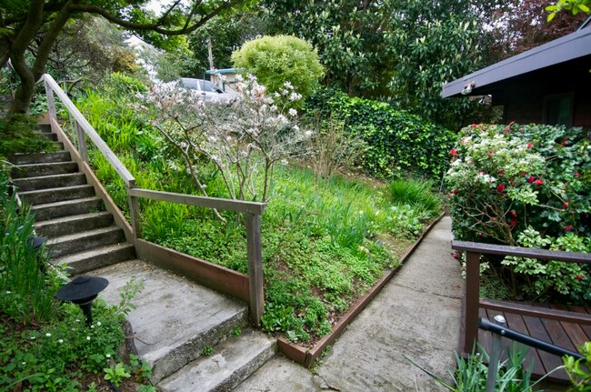 Foto del edificio - 966 Keeler Ave