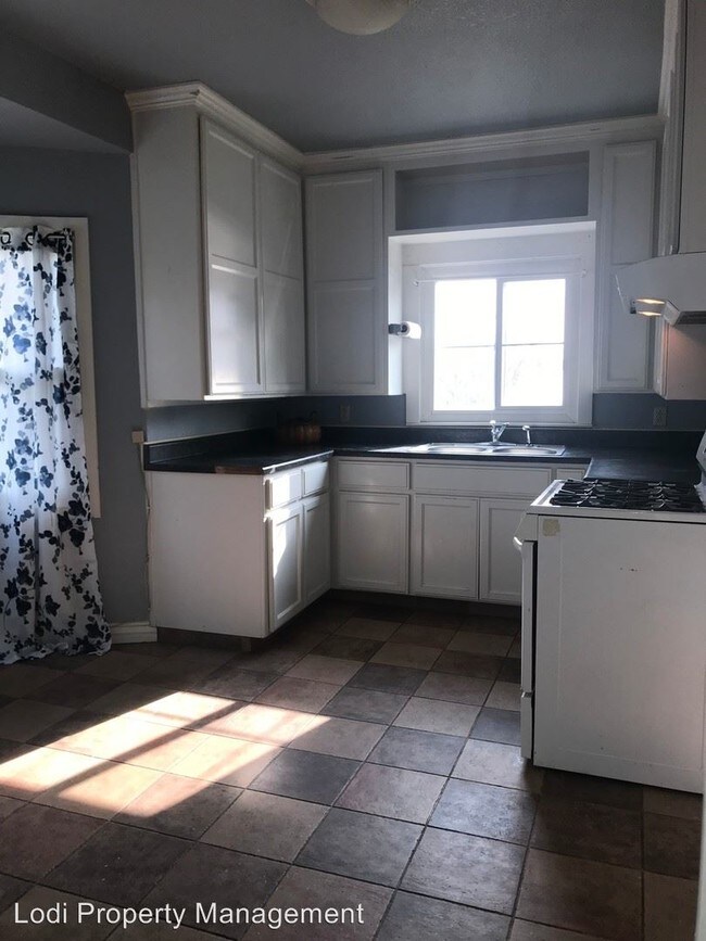 Building Photo - 2 br, 1 bath House - 108 4th St