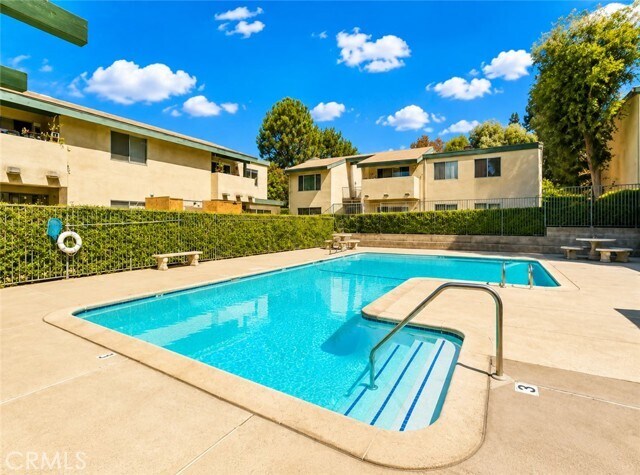 Foto del edificio - 10636 Woodley Ave