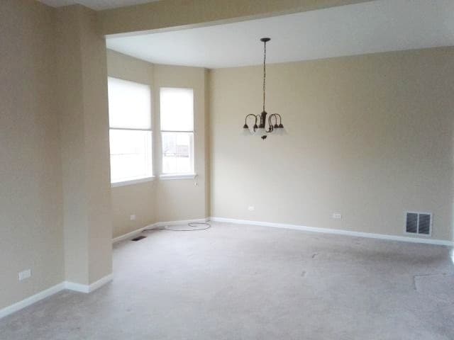 Building Photo - 6 Queensbury Ct