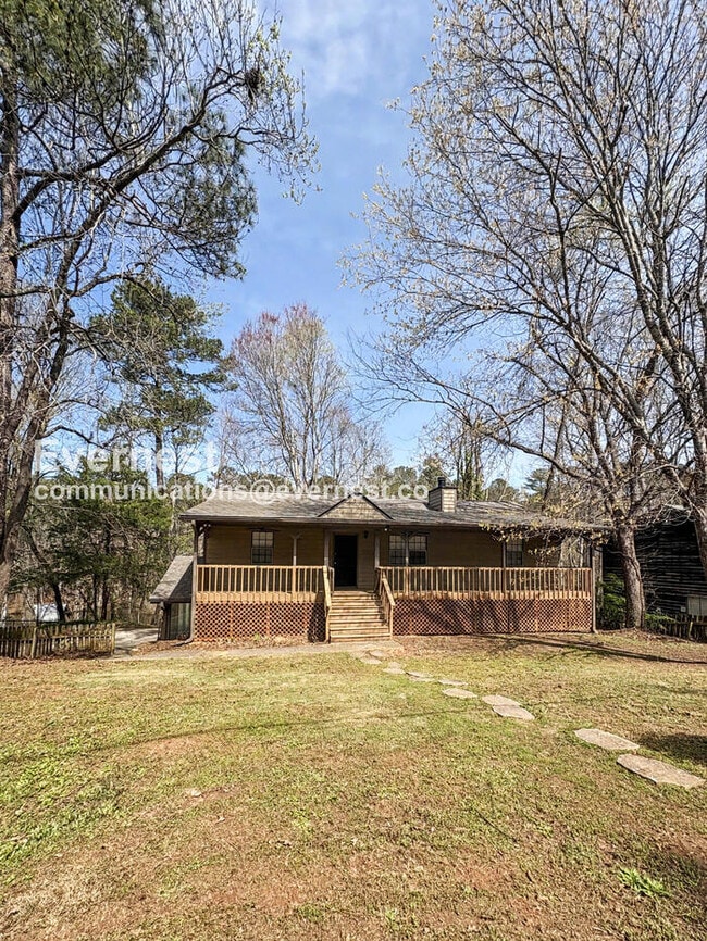 Building Photo - 800 Cedar Lake Dr SE