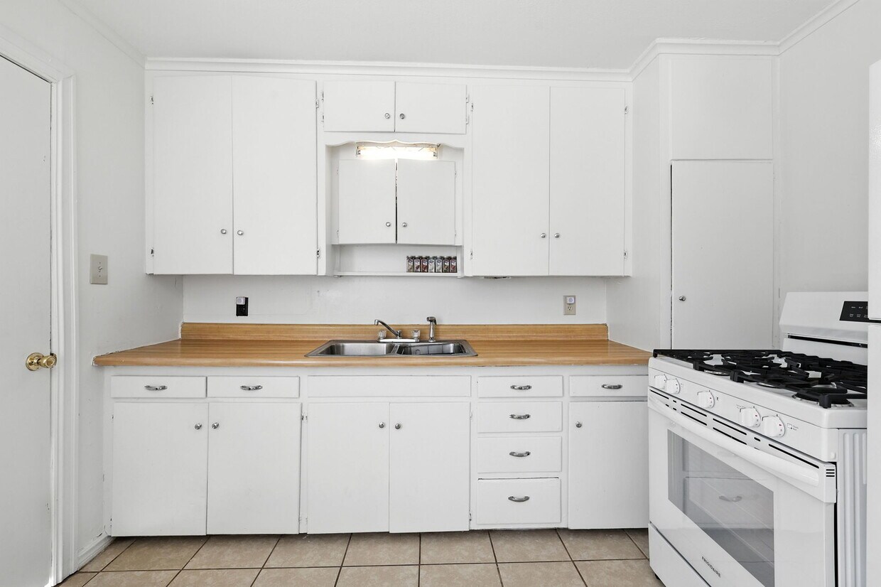 Foto principal - 1548 S Oak Ave