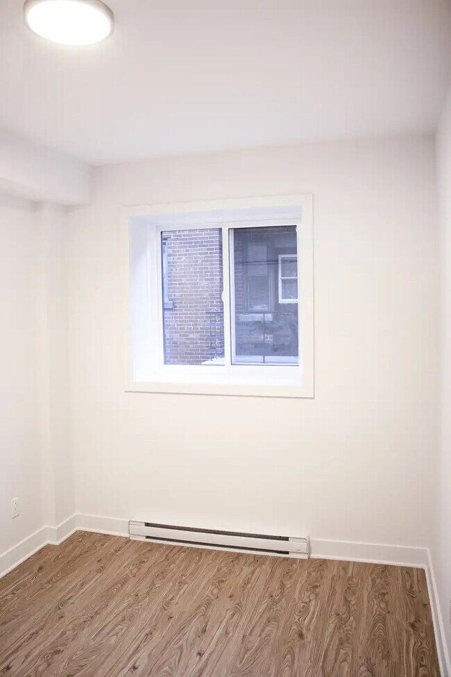 Building Photo - 4820 De La Côte-Sainte-Catherine