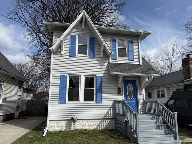 Photo - 1330 W Hillsdale St House