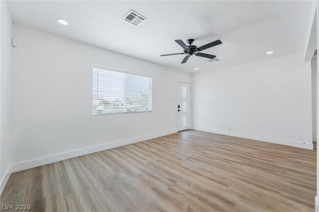 Foto del edificio - 1610 E Ogden Ave
