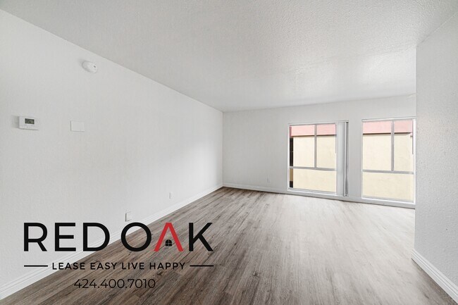 Foto del edificio - 17830 Sherman Way