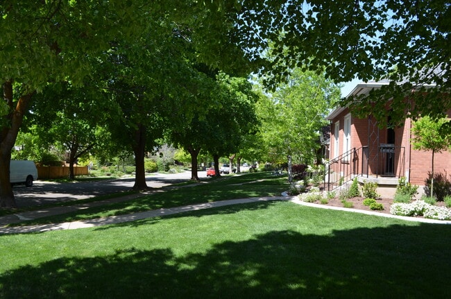 Building Photo - 2183 E Logan Ave