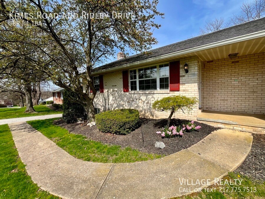 Primary Photo - ONE MONTH FREE RENT! Large 3-bed Duplex in...
