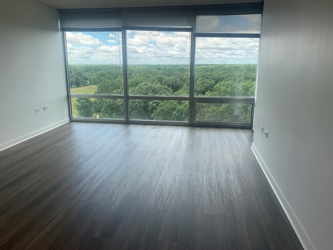 Building Photo - 9655 Woods Dr