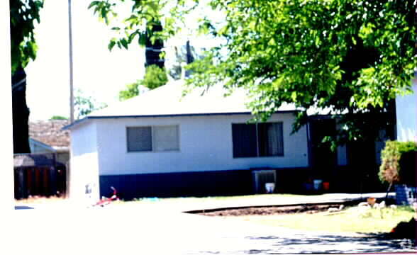 Foto del edificio - 1175 N Denair Ave