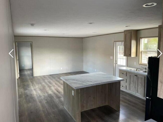 Building Photo - 169 Oral Dr