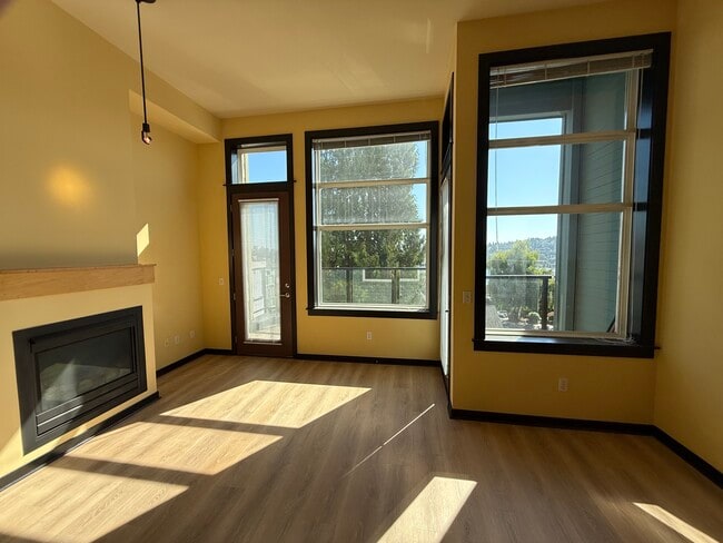 Building Photo - 655 Crockett St