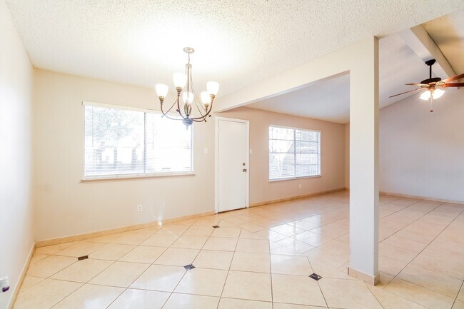 Foto del edificio - 918 Cheyenne Meadows Dr