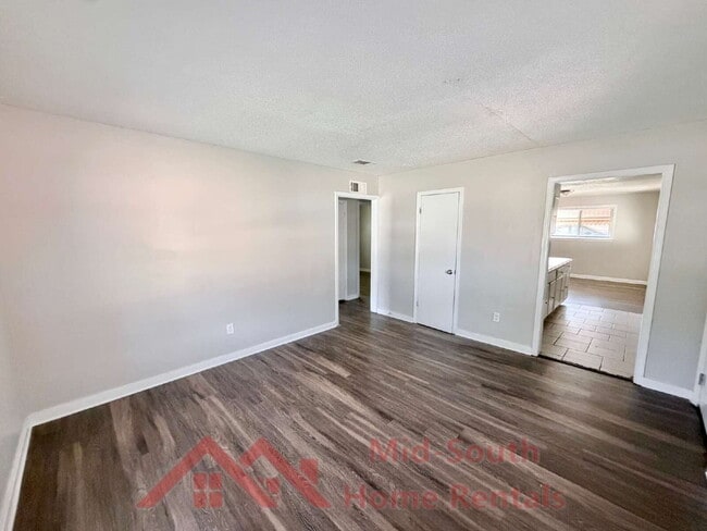 Building Photo - 3325 Cedar Springs Dr