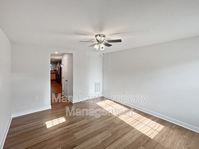 Building Photo - 705 Cresslyn Ct