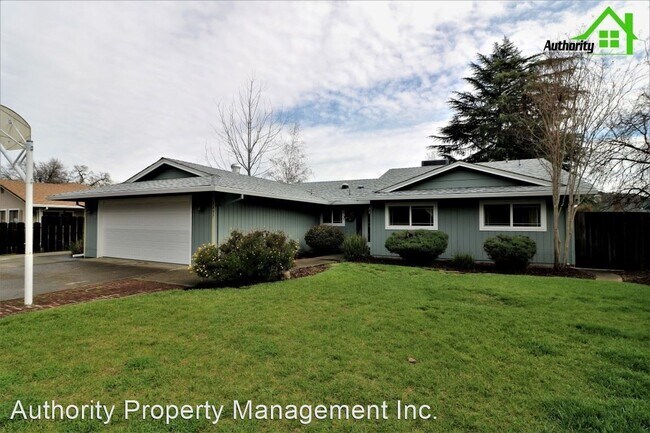Foto del edificio - 4 br, 3 bath House - 3437 Lagoon Dr.