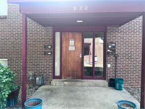 Building Photo - 920 James Ct
